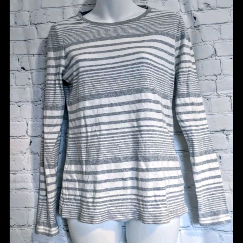 Soft Grey and White Long Sleeve Size S